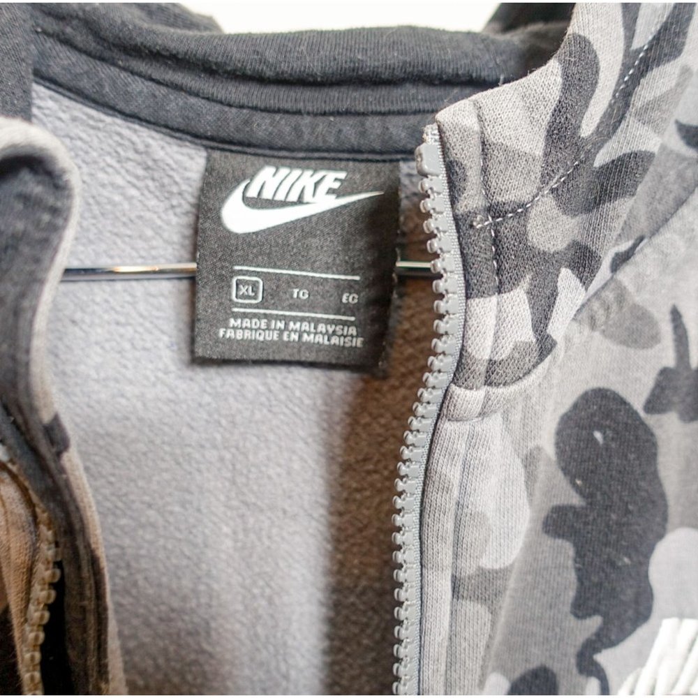 Nike Boys XL Jacket Sweatshirt  Hooded Zip-Up Gray Camo Cotton Blend School - Picture 3 of 4